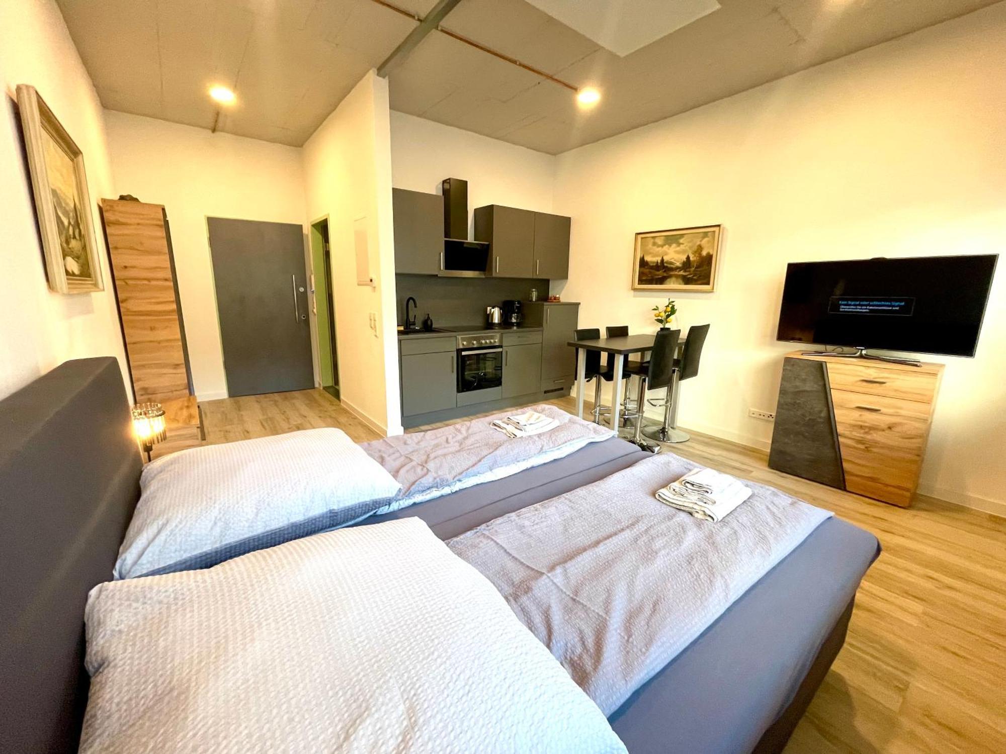 Neu Schwarzwald Zimmer Am Schloessle Goldstadt Pforzheim Eksteriør billede
