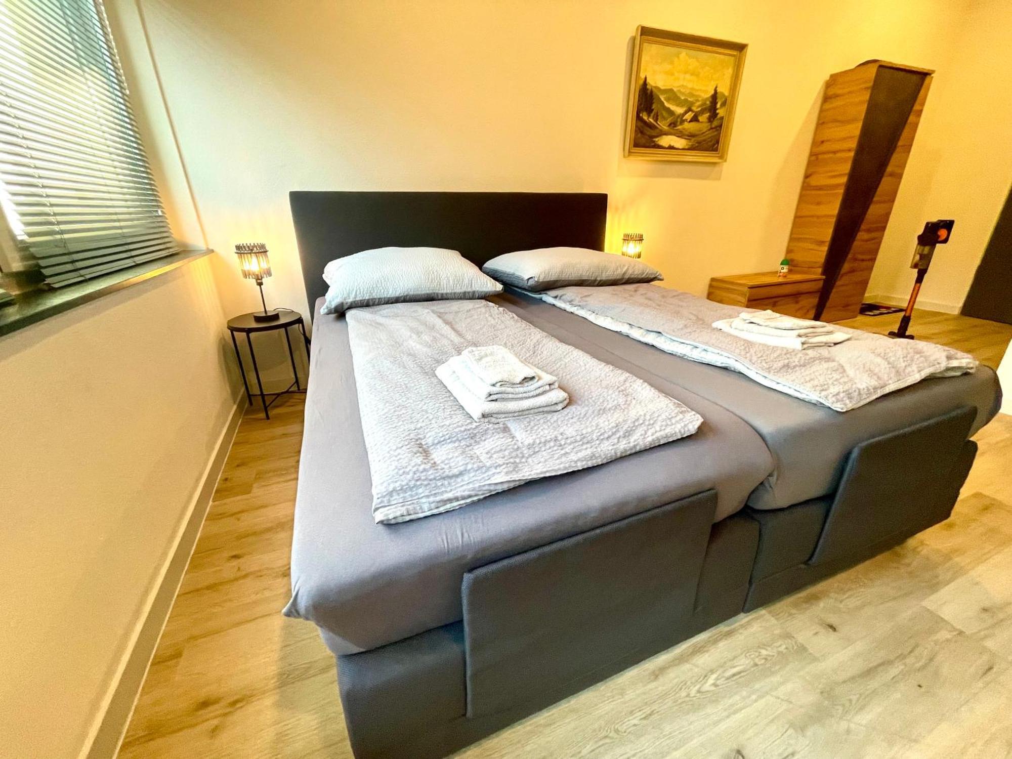 Neu Schwarzwald Zimmer Am Schloessle Goldstadt Pforzheim Eksteriør billede