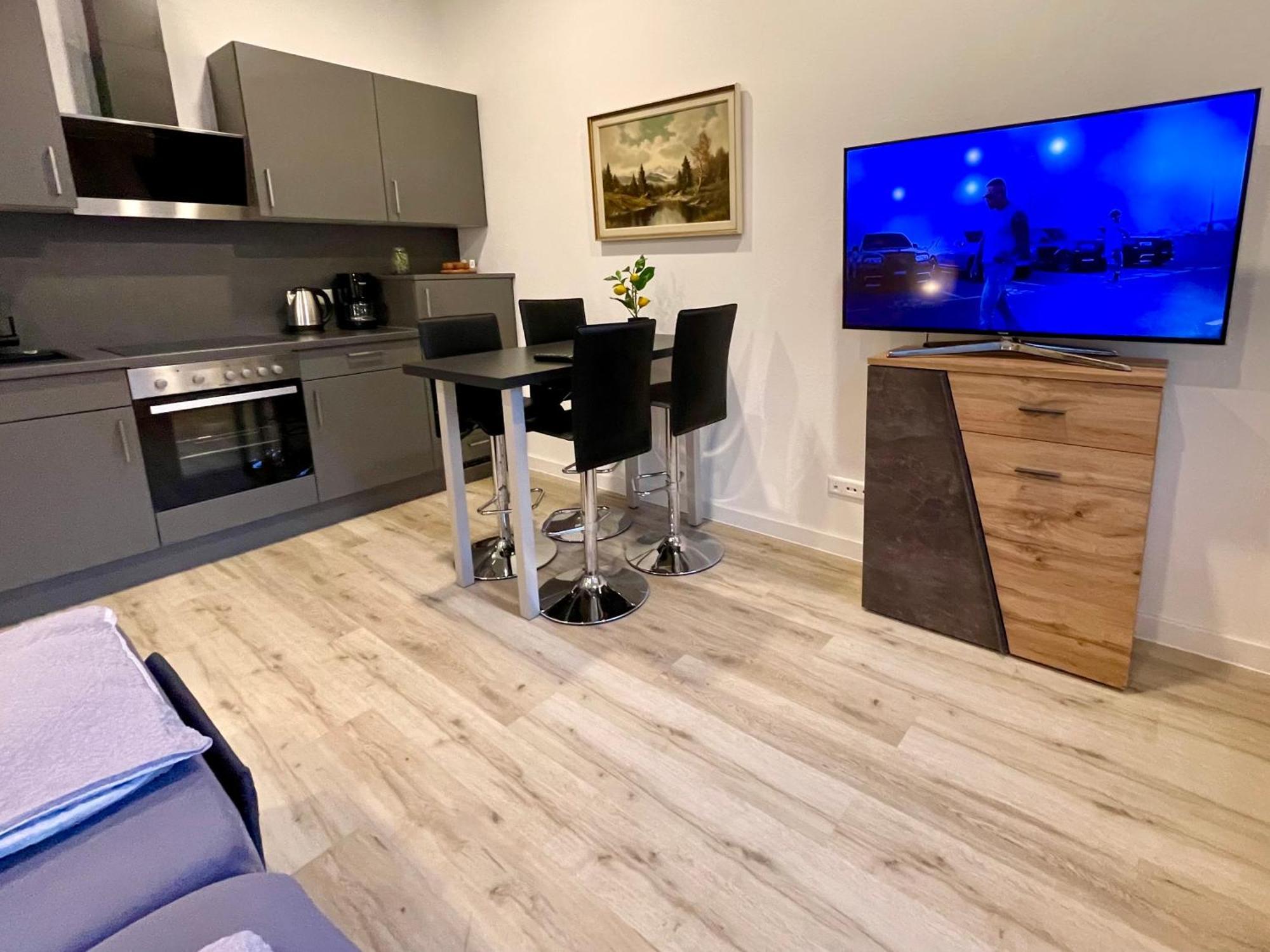 Neu Schwarzwald Zimmer Am Schloessle Goldstadt Pforzheim Eksteriør billede