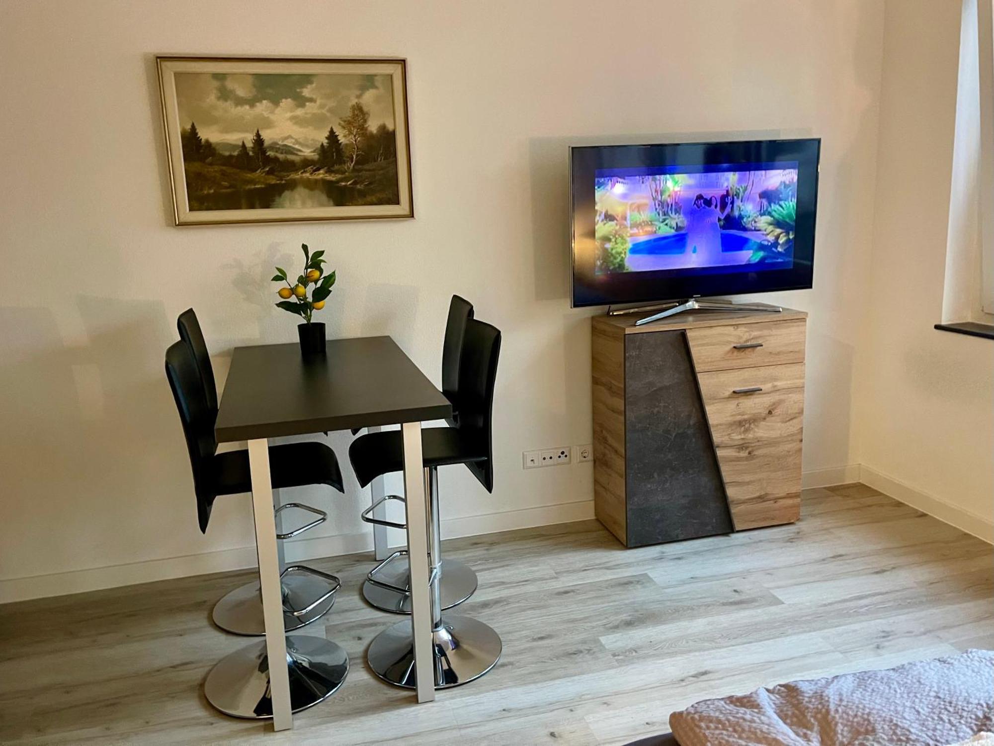 Neu Schwarzwald Zimmer Am Schloessle Goldstadt Pforzheim Eksteriør billede